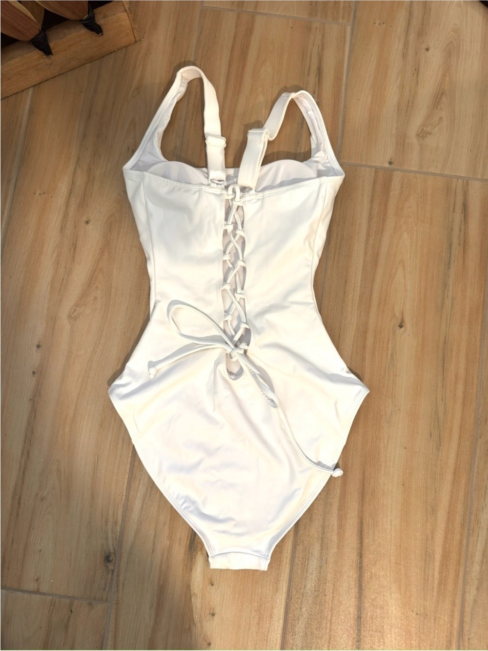 TA3 Squarey Swimsuit in White - Picture 4 of 8